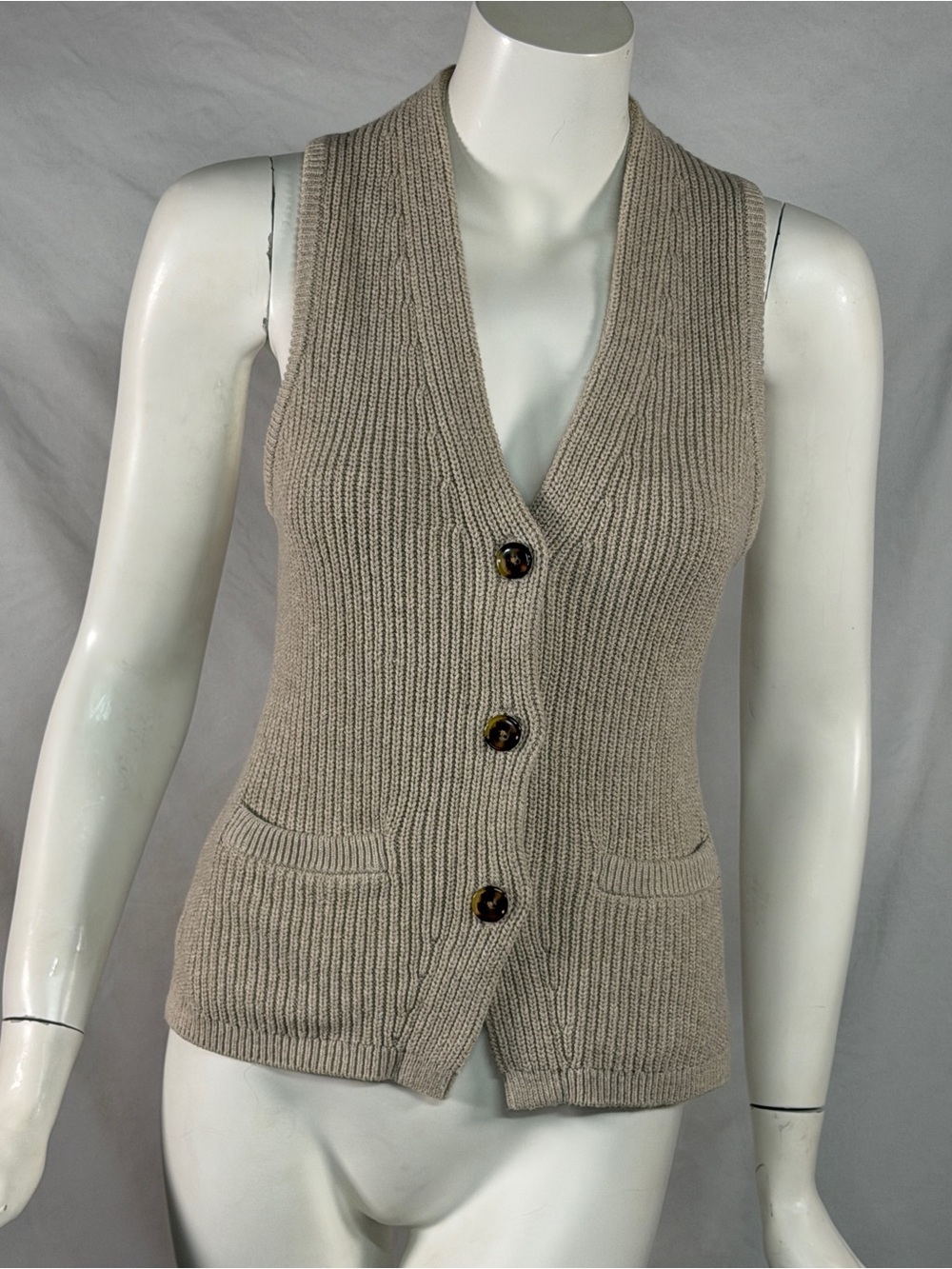 Sleeveless Ribbed V-Neck Button Vest - Picture 3 of 11
